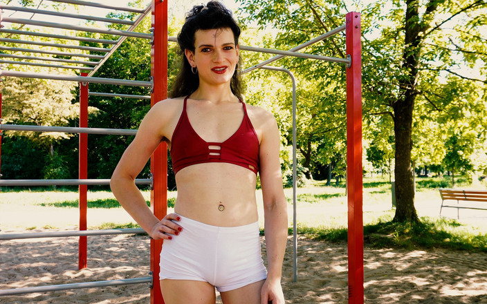 Medi Voi: Nikdy si nehrávejte s tréninkovou trans holkou