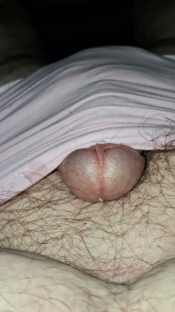 Pantygee: Veel pissende alot in het warm