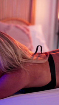 Isabelle Deltore zerżnięta przez Wielkiego Kutasa