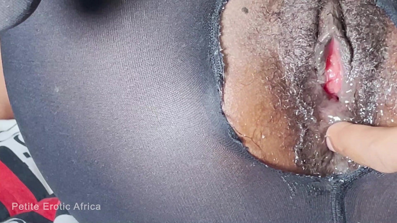 Petite Erotic Africa: Drobná afrcan Teen zkouší anál po šukání kundičky