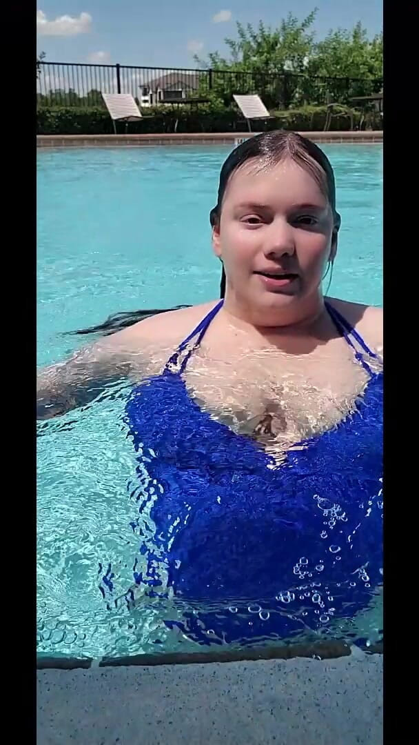 Scarlet Vixen: Asmr menghirup napas besar &amp; berenang dengan baju renang biru seksiku