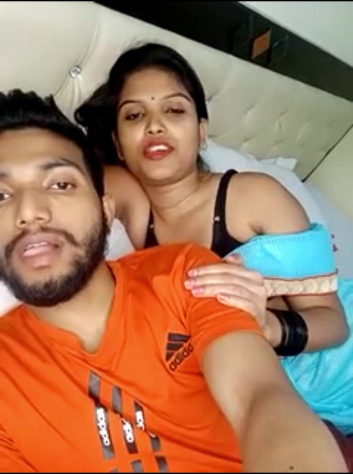 Your Neha Doll: Desi dívka Neha romantické líbání přítele Prsa Press Mnoho další...