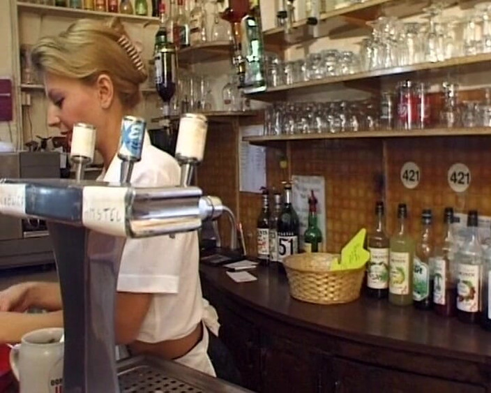 Planete Francaise: Миниатюрную французскую официантку отдолбили в гэнгбэнг-шоу