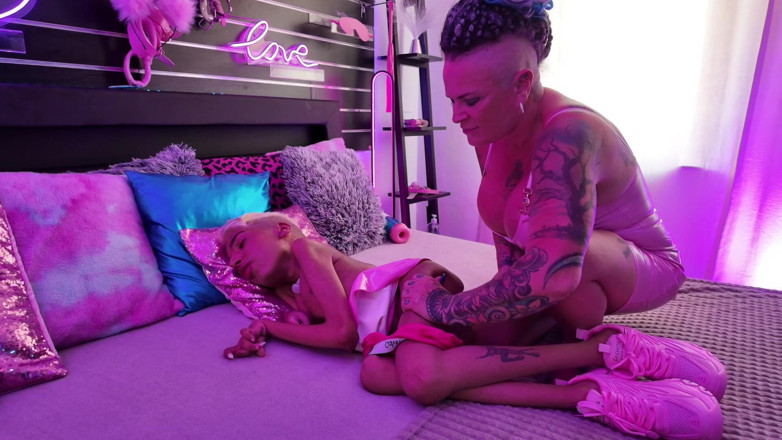 Domina Dark: Follando Mi Linda Muñeca Viviente