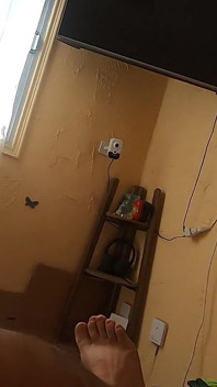 Moje manželka s kolíkem do zadku tvrdě saje mého ptáka a je ošukána zezadu