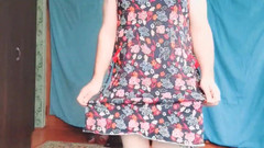 Kitty_Cross: 짧은 치마에 허벅지 문신을 보여주는 장난스러운 트랜스 소녀