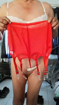 Indossa abito rosso