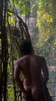 Il ragazzo latino sexy passa un pomeriggio caldo a casa ogni giorno