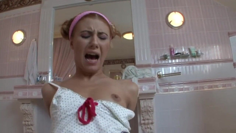 Young Sinner: La ragazza fa un pompino deepthroat prima di essere scopata...