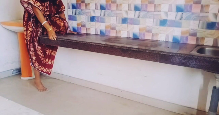 Teensex: Desi bhabi ingin mengambil kesempatan untuk mengisap kontol hitam besar...