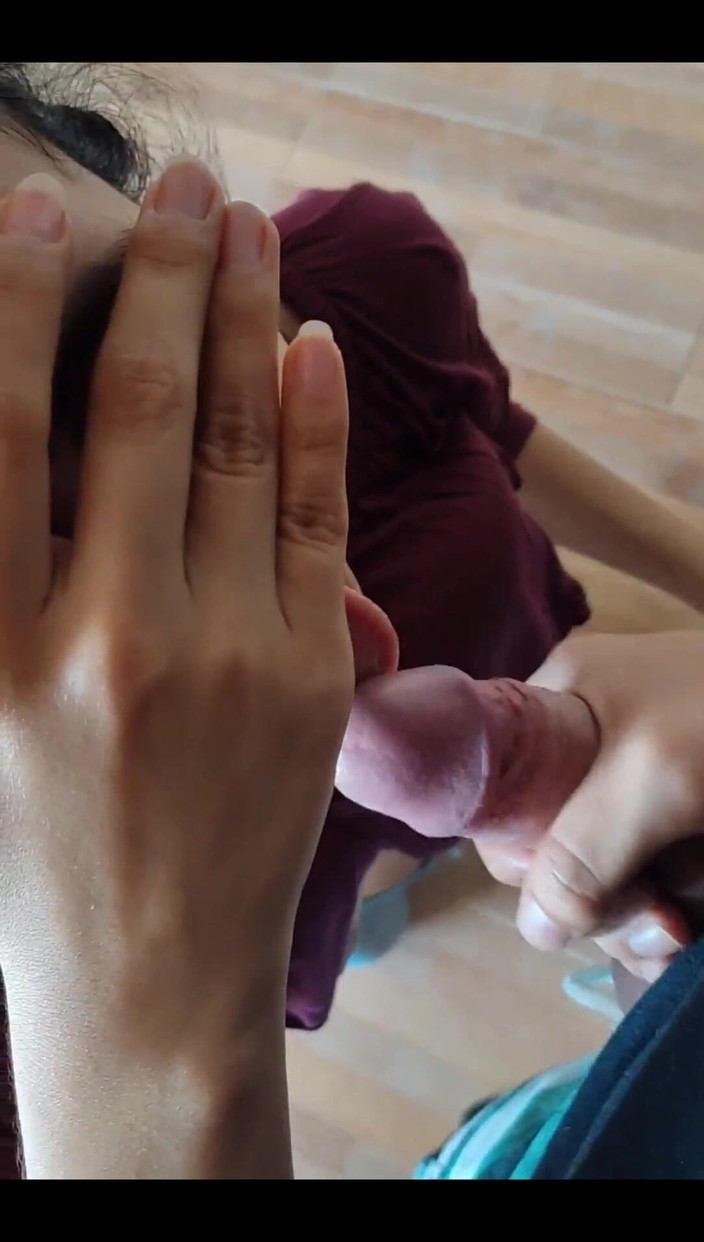 xMilfucker: Šli jsme do domu a já ho požádala, aby mě...