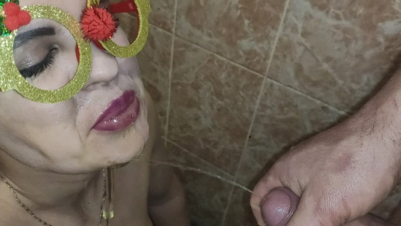 DirtyLubov: Một con cu to đeo mặt nạ thổi kèn