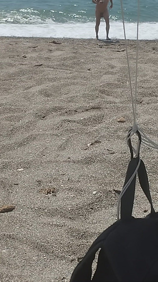 Morbosete000: Na plaży nago ciesząc się