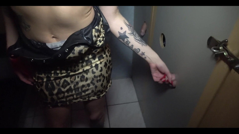 Andy Star: Gloryhole extrémní přítelkyně saje cizince ptáky