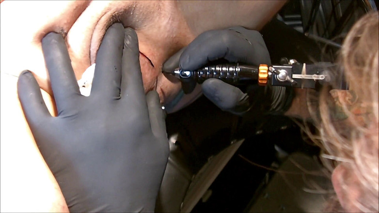 Domina Lady Vampira Guys Only: La fin de ta virilité, partie 3 - le tatouage