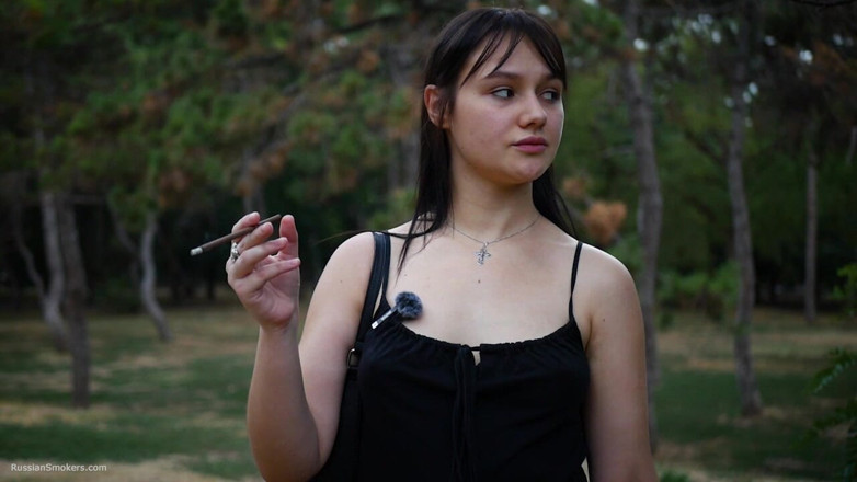 Russian Smokers: Fumando cigarro de 120mm ao ar livre