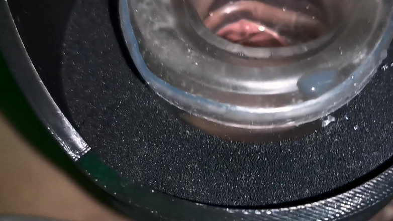 SEXY_GUYBEST: Um robô masturbando testa a resistência de um pênis grande.