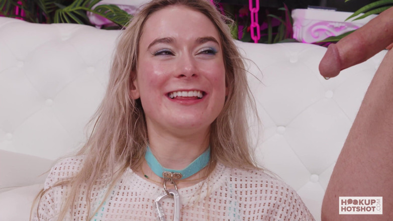 Hookup Hotshot: Impresionante Thea Summers no puede tener suficiente sexo oral hardcore!