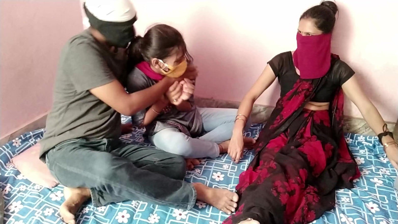 HousewifeGeeta: parosi sauteli mammi aur larki ko ek saath choda! desi...