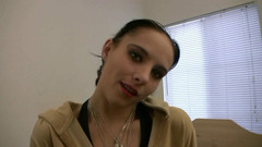 The Golden Girl Of Porn LTG: Brunetka Bridgette Powell šuká velkého ptáka do úst poprvé