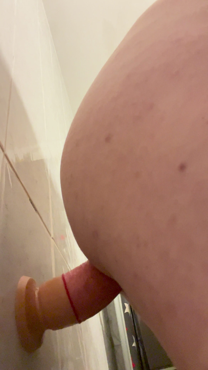 Aimeronds: Putting a Condom on My Dildo and Fuck Myself