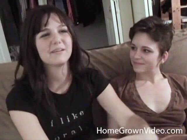 Homegrown GFs: สาวสดเลสเบี้ยนเล่นเสียวกับดิลโด้