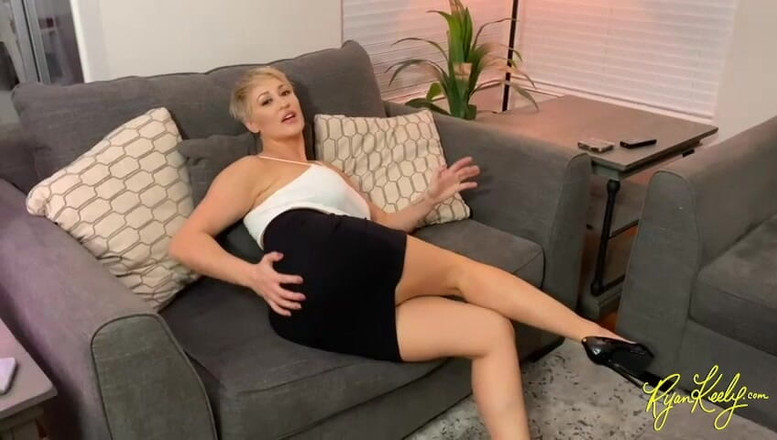 RyanKeely: Vaše žena pryč, sousedka MILF chce hrát - Ryan Keely