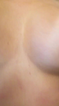Orta yaşlı seksi kadın büyük götlü orta yaşlı seksi kadın Julia Robbie'nin yüzüne büyük döl boşalıyor