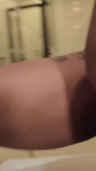 Krásná prsnatá dívka mi masírovala penis prsy