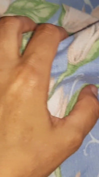 Aku bergiliran bermain dengan memek tetanggaku di bawah selimut