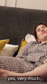 Hennes läckra massage väckte lesbiska tendenser hos mig. 4K HD Tim Team
