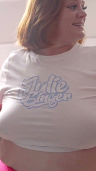 Gordinha Julie Ginger Fluffs para um bbc gangbang em um boquete desleixado