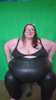 Zeiță SSBBW cu pantaloni strâmți de piele, personalizat