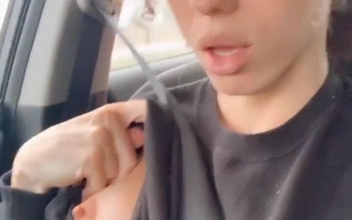 Tia Tizzianni Productions: Pensez-vous que les autres chauffeurs savent que mon clito est...