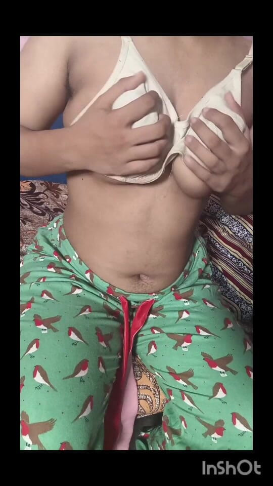 Naughty_Sana: Desi ragazza calda si sgrilletta e si masturba di notte