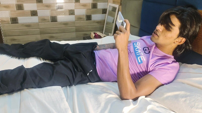 Pankaj Gupta: Cell Tora její bývalý přítel má hardcore sex