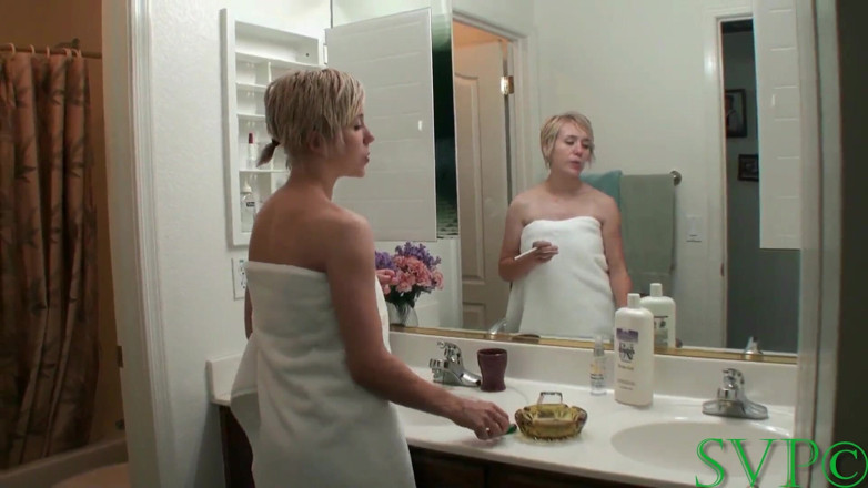 Wicked smoking stepsisters: Estranged, un demi-frère rend une visite inattendue et baise sa...