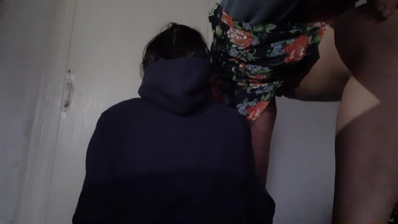 Lesbian-illusion: 我的热辣秘书感谢我的加薪