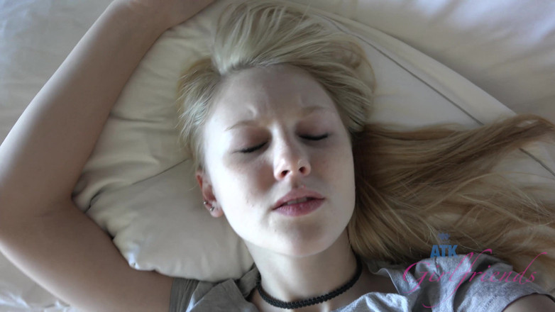 ATK Fans (Girlfriends): Blonde Teen Pleases Her Stepdaddy