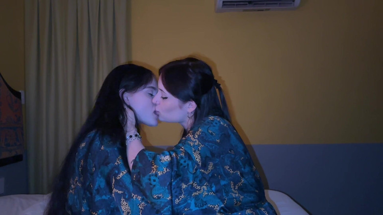 LuchCrush: Я трахнул свою лесбиянку сводную сестру Raw: сессия шлюшки