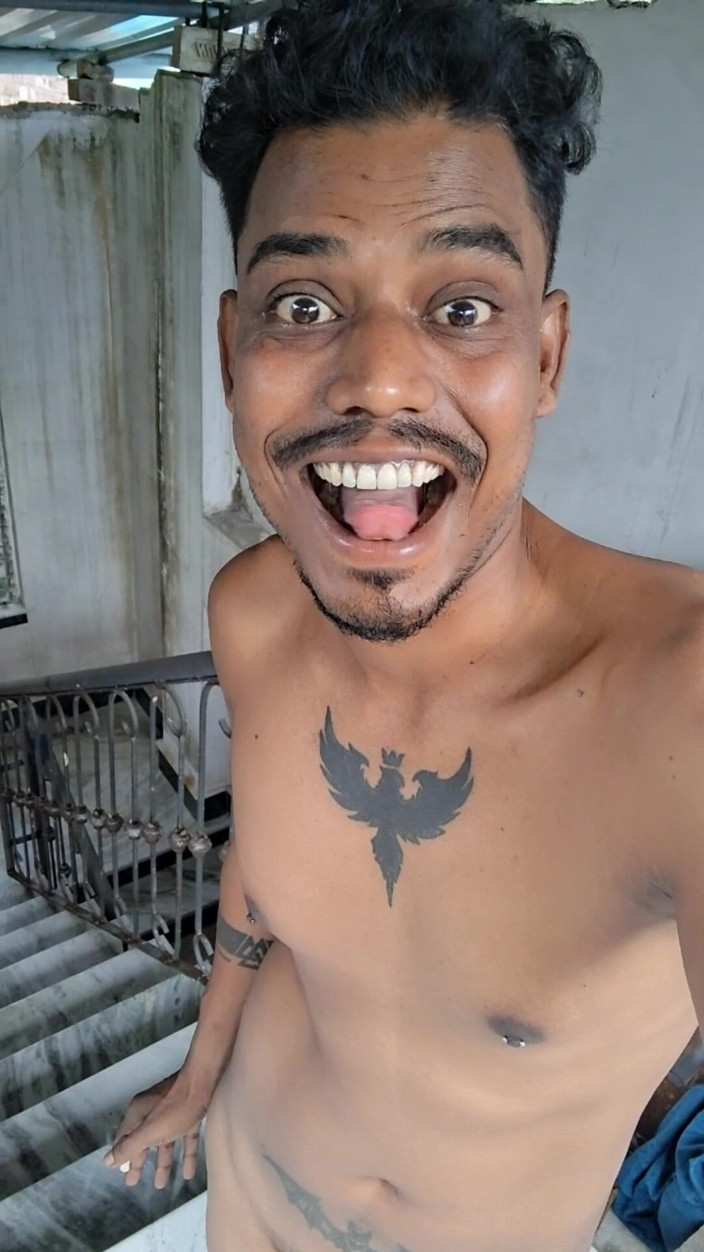 Alick Das: Je caresse ma bite bien dure, branlette intense