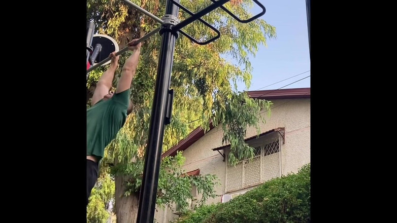 Alex Igogo: Aku akan memompa diriku sendiri dan go jerk off.