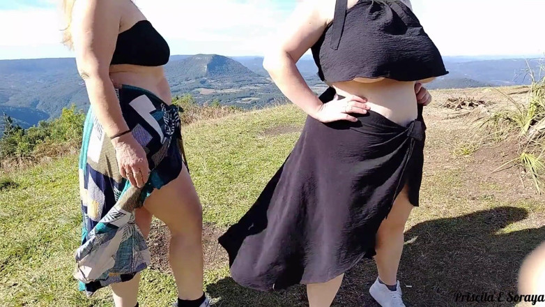 Priscila: Madrasta E Enteada Se Exibindo Em Publico No Jardim, Tomando...