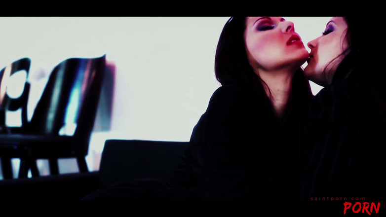 SaintPorn: Cindy Hope și Lana S sunt atât de conectate