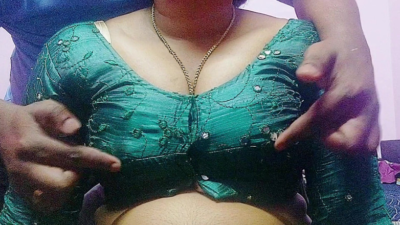 Desi Mohini: Hintli kadın üvey babasıyla sert seks yapıyor