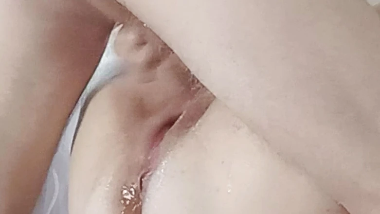 Zona901: I pee on his dick and he fucks me and...