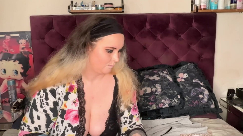 MissFFW: Pervertida prostituta coloca sua maquiagem para uma noite pervertida