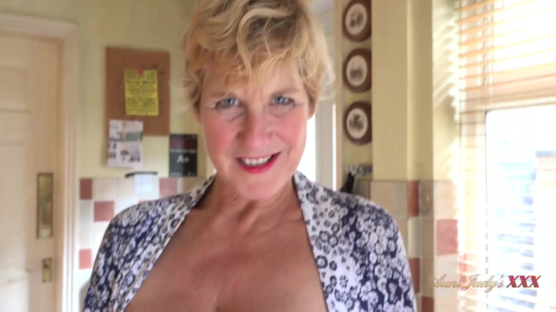 Aunt Judy's XXX: Judysxxx - suri rumah matang yang bertetek besar menghisap zakar awak...