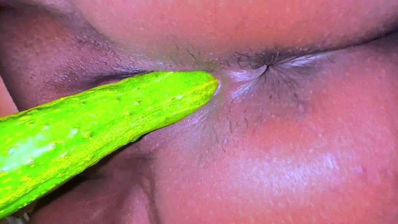 Aria Mia: Egyptisk het ogift flicka som rider på stor gurka när...