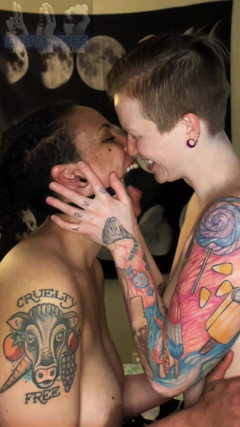 EnbyDykes: Spuugslet make-out